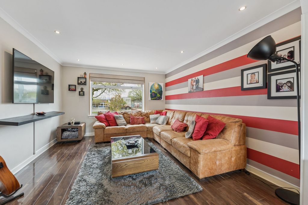 Property photo 3 of 25