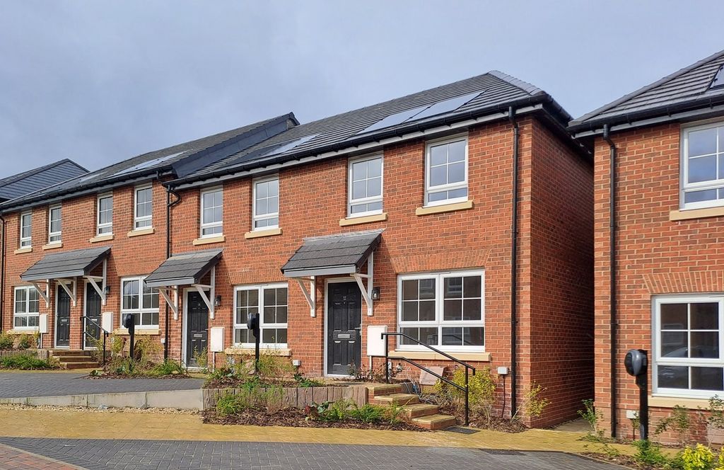 Property photo 1 of 7 Cornel Avenue - Terrace