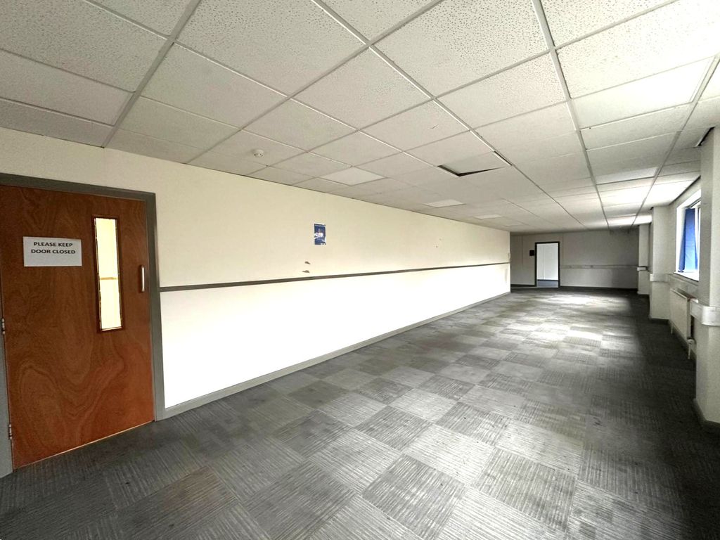 Property photo 3 of 28