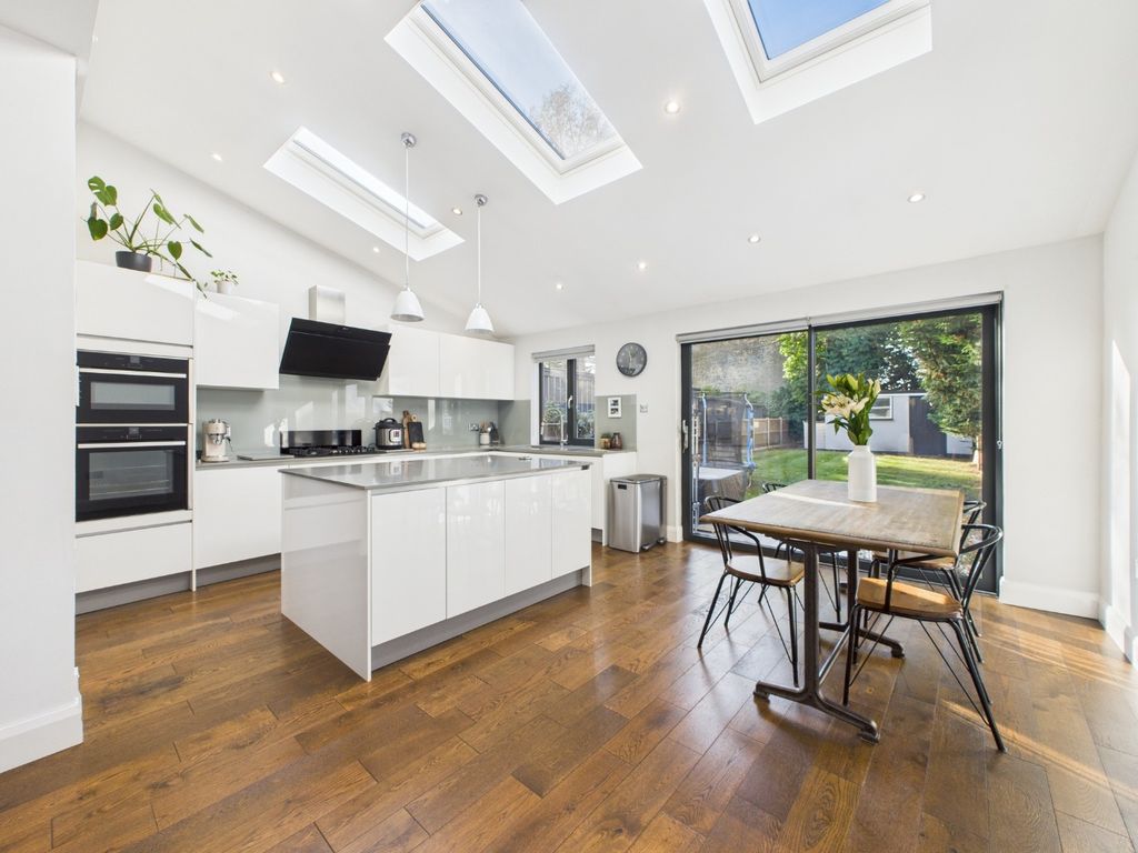 Property photo 2 of 17 4665142