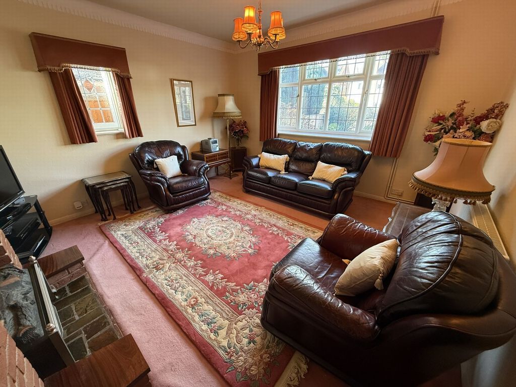 Property photo 2 of 14 Lounge