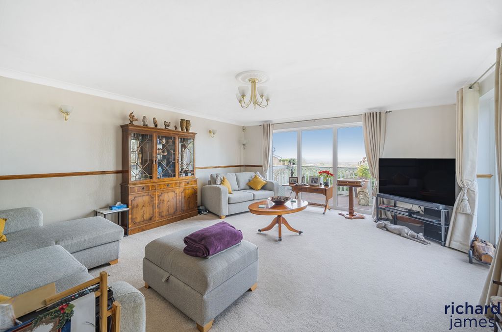 Property photo 3 of 25 233Df291-3F3F-4A9...