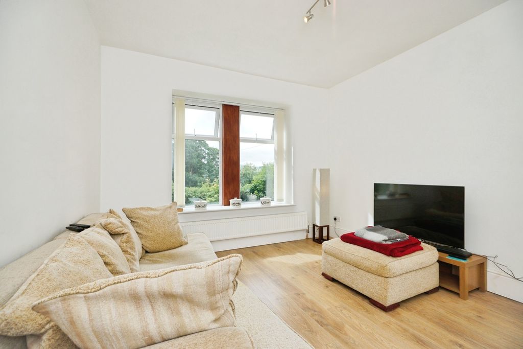 Property photo 2 of 17 Photo