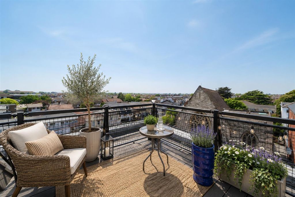 Property photo 1 of 14 Balcony