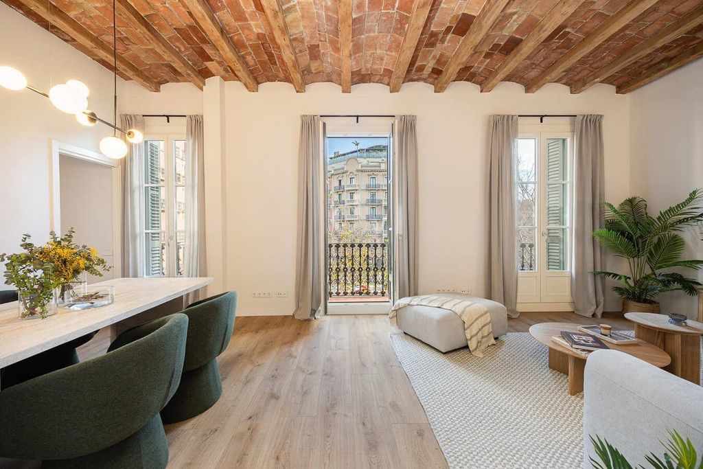 Property photo 1 of 22 Wonderful Brand New Renovated Flat In A Corner Building In The Eixample