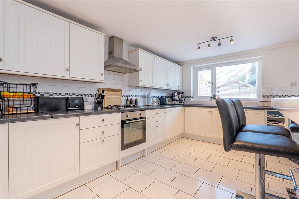 Property photo 3 of 25 Kitchen/Breakfast Room