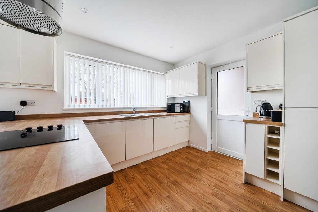 Property photo 2 of 19 1-6992Fb6952B31-1408887-9-698F3B466E49B-1.Jpg