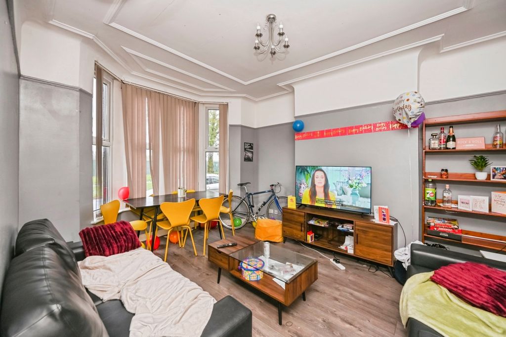 Property photo 2 of 16 Pbox-Img.Jpg