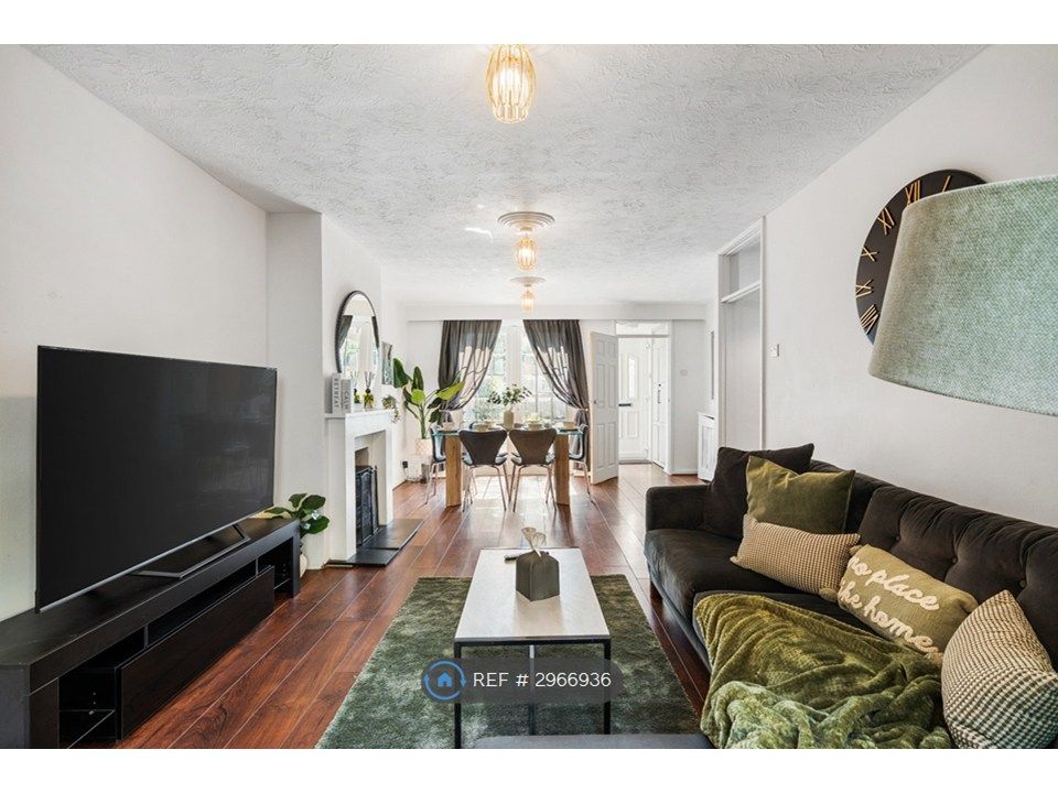 Property photo 2 of 15 Lounge