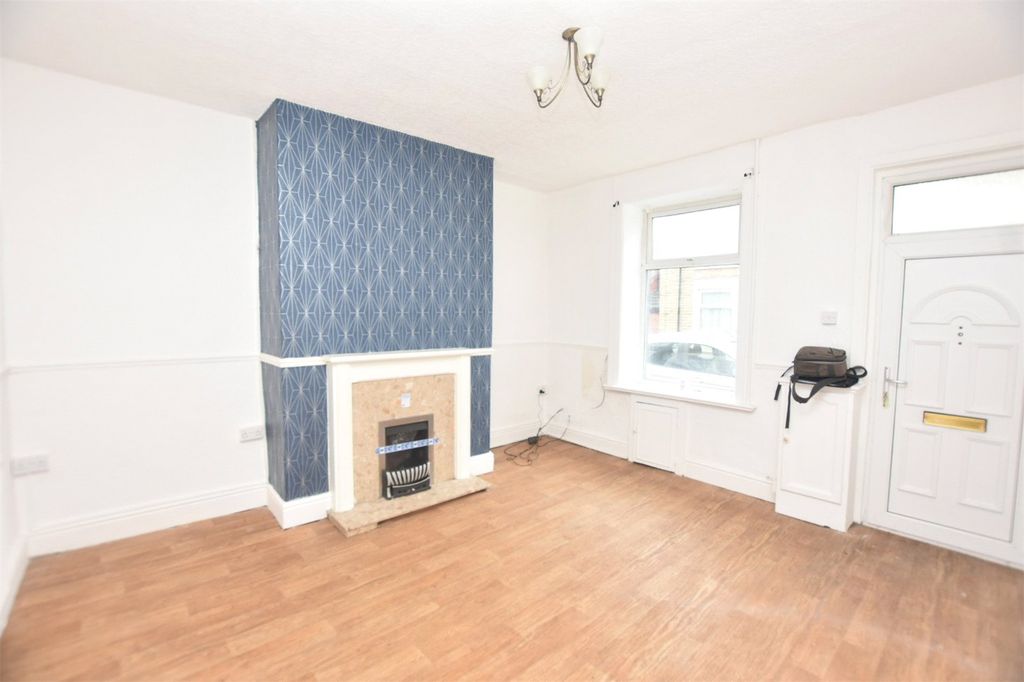 Property photo 2 of 6 Lounge