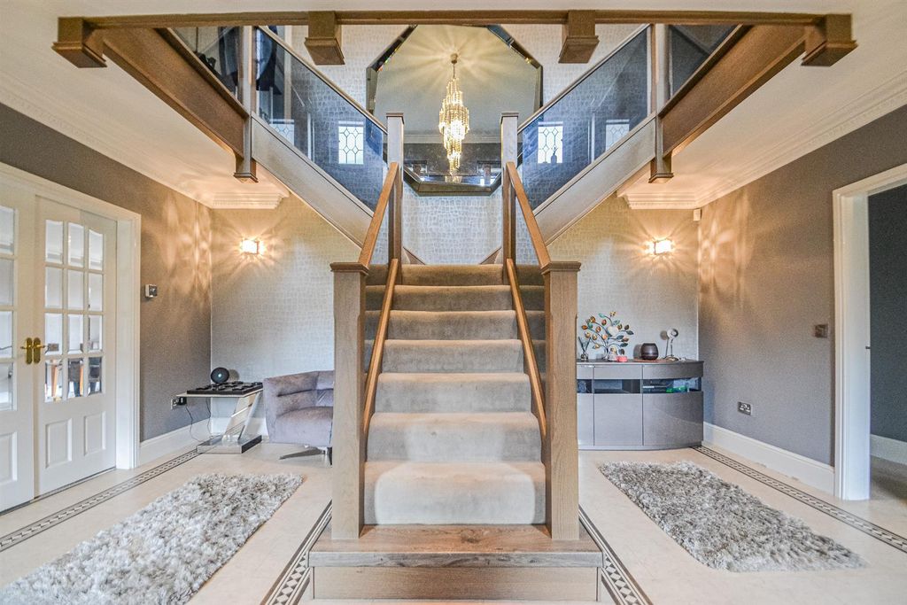Property photo 2 of 29 Entrance Hall