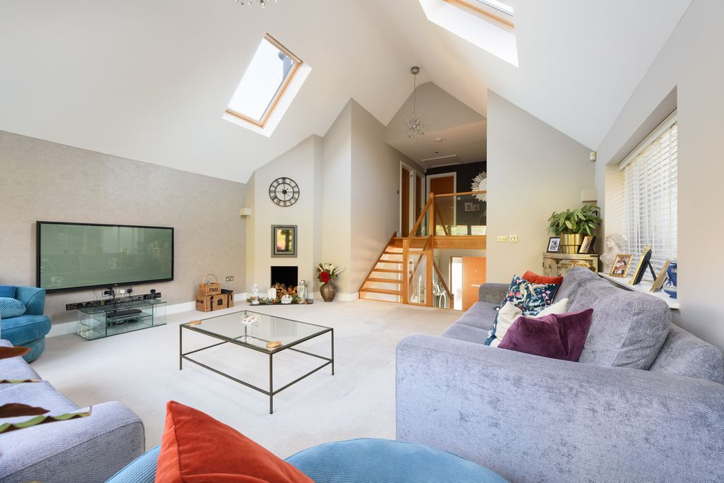 Property photo 1 of 21