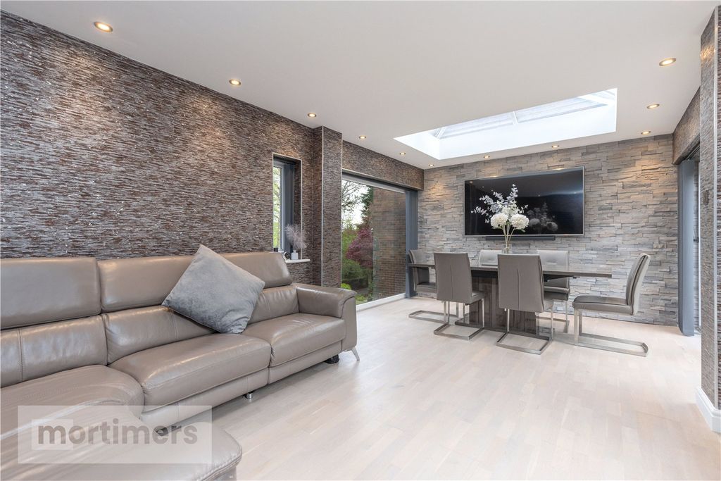 Property photo 2 of 27 Dining Area