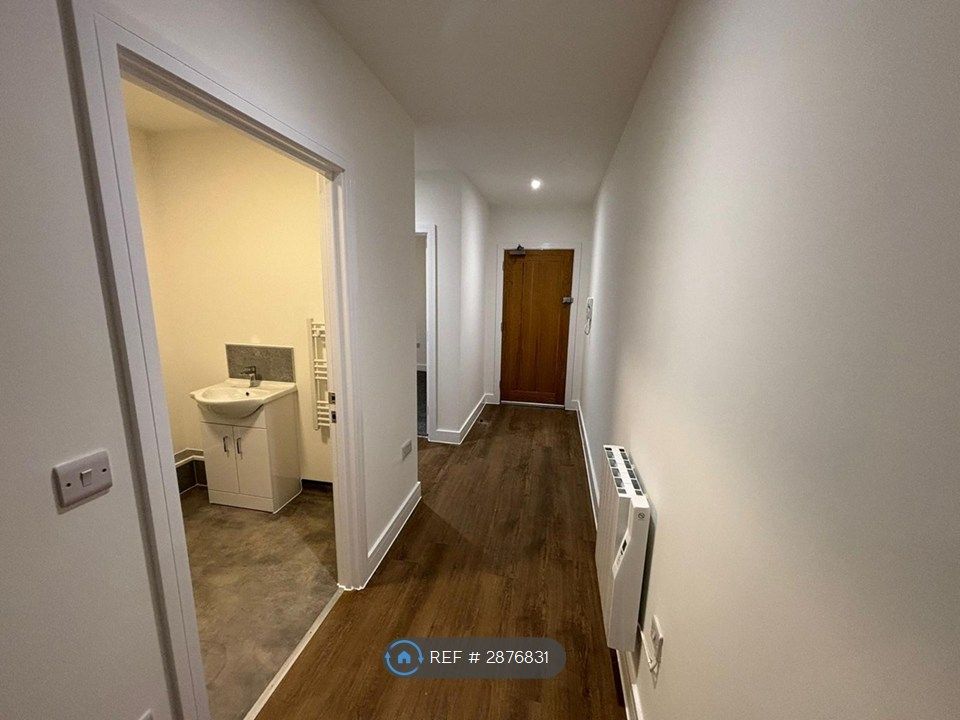 Property photo 2 of 6 Hall