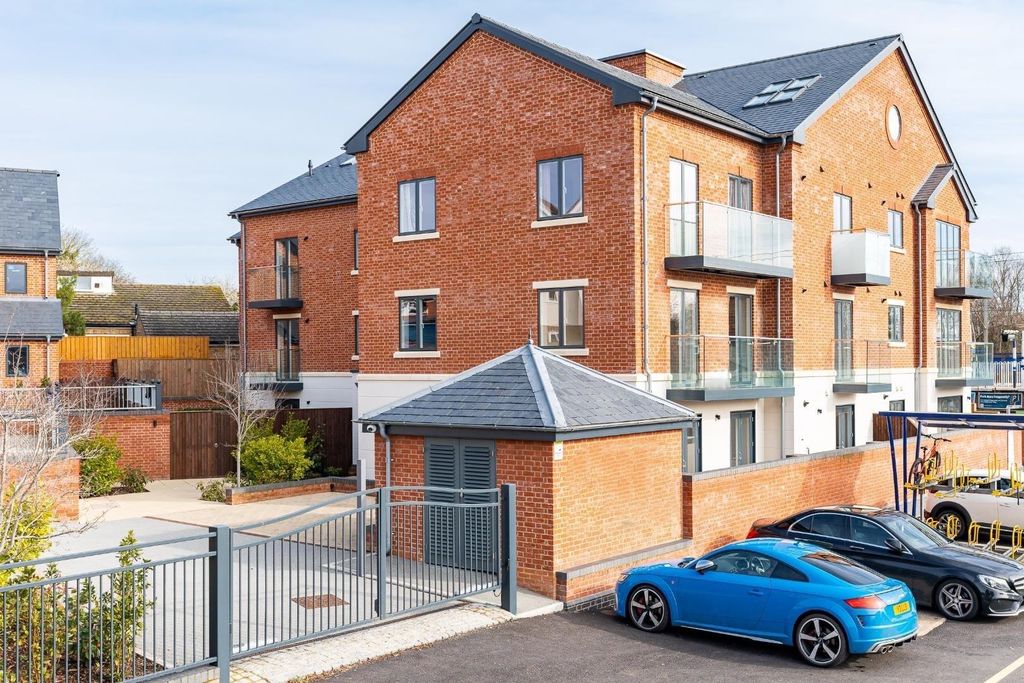 Property photo 1 of 21 Park Lane Court.Jpg