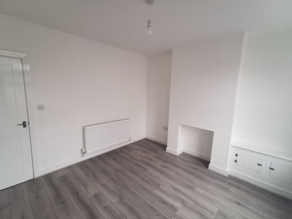 Property photo 2 of 38 Lounge