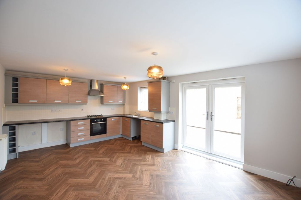 Property photo 2 of 7 Living Room/Kitchen