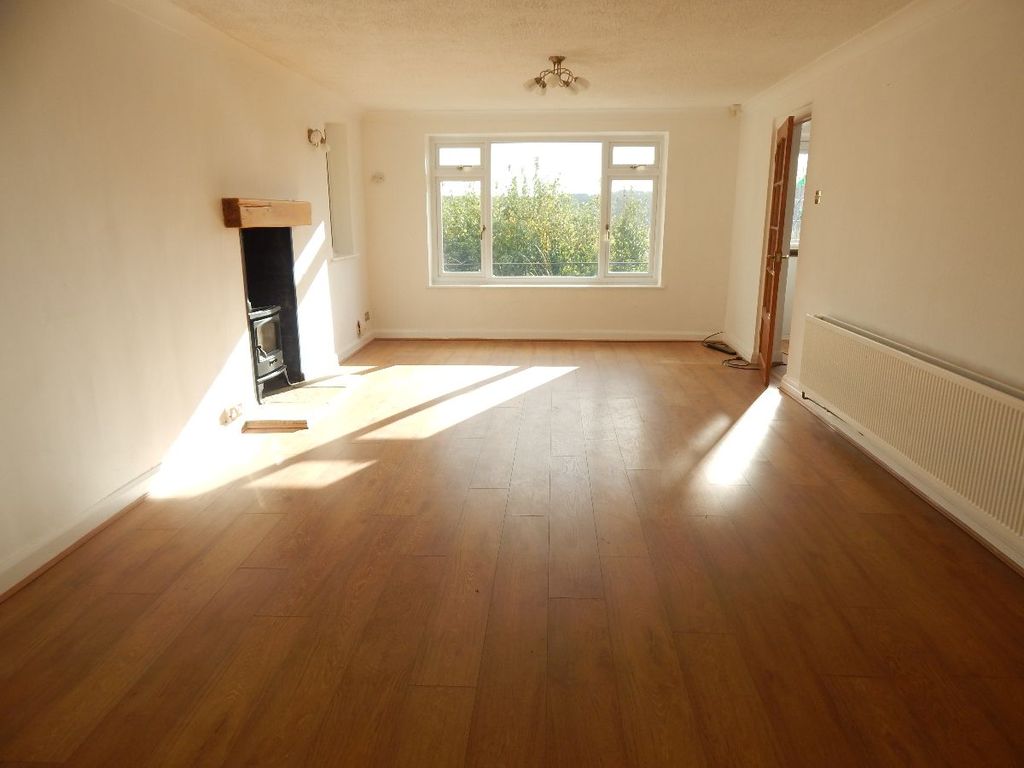 Property photo 3 of 35 Living Room