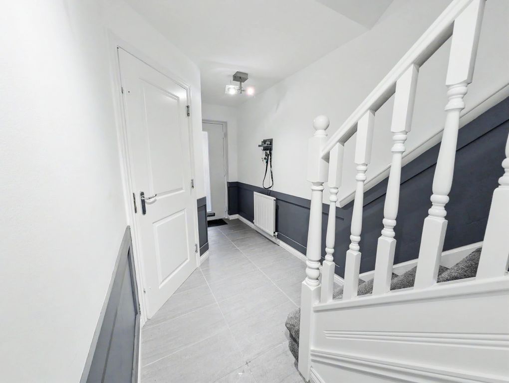 Property photo 2 of 27