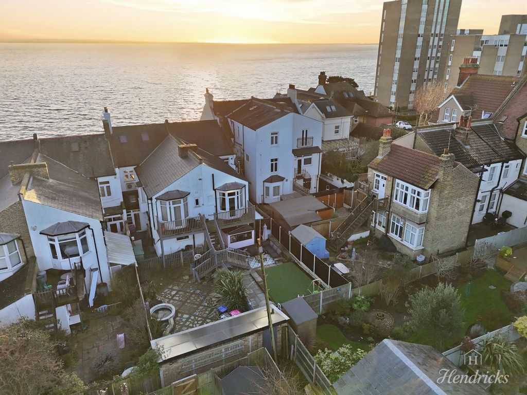 Property photo 2 of 23