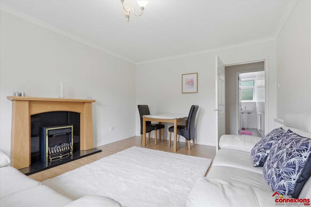 Property photo 3 of 25 Lounge Dining (2)