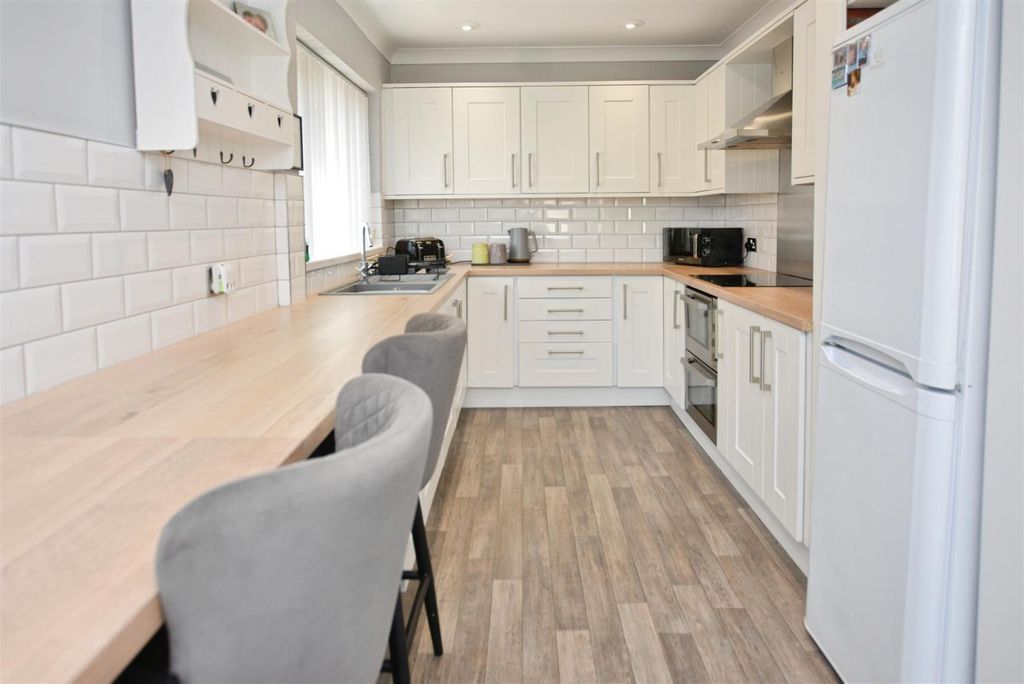 Property photo 2 of 24 Kitchen