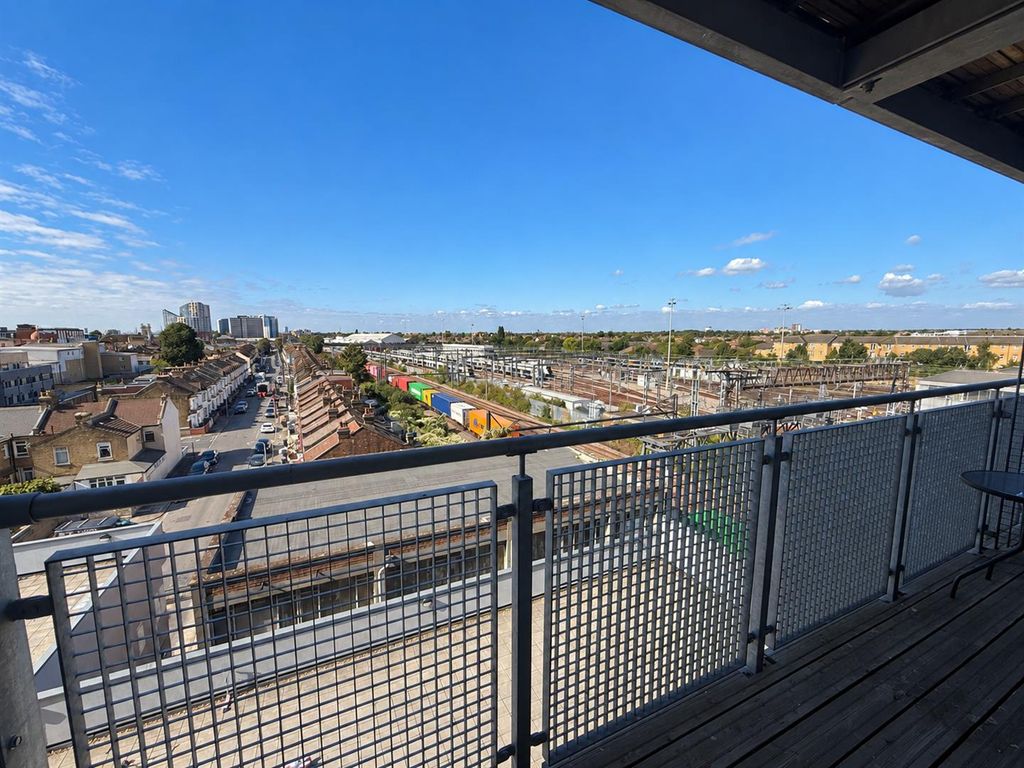 Property photo 2 of 6 Balcony