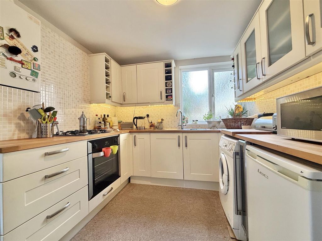 Property photo 3 of 11 Kitchen.Jpg
