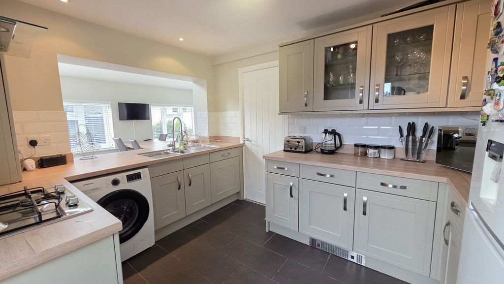 Property photo 3 of 23