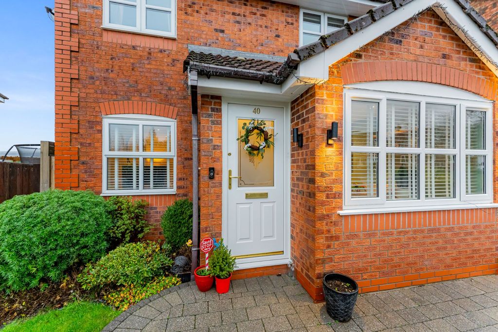 Property photo 2 of 30 Photograph 3