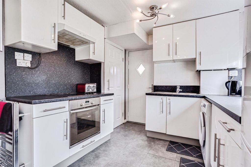 Property photo 3 of 17