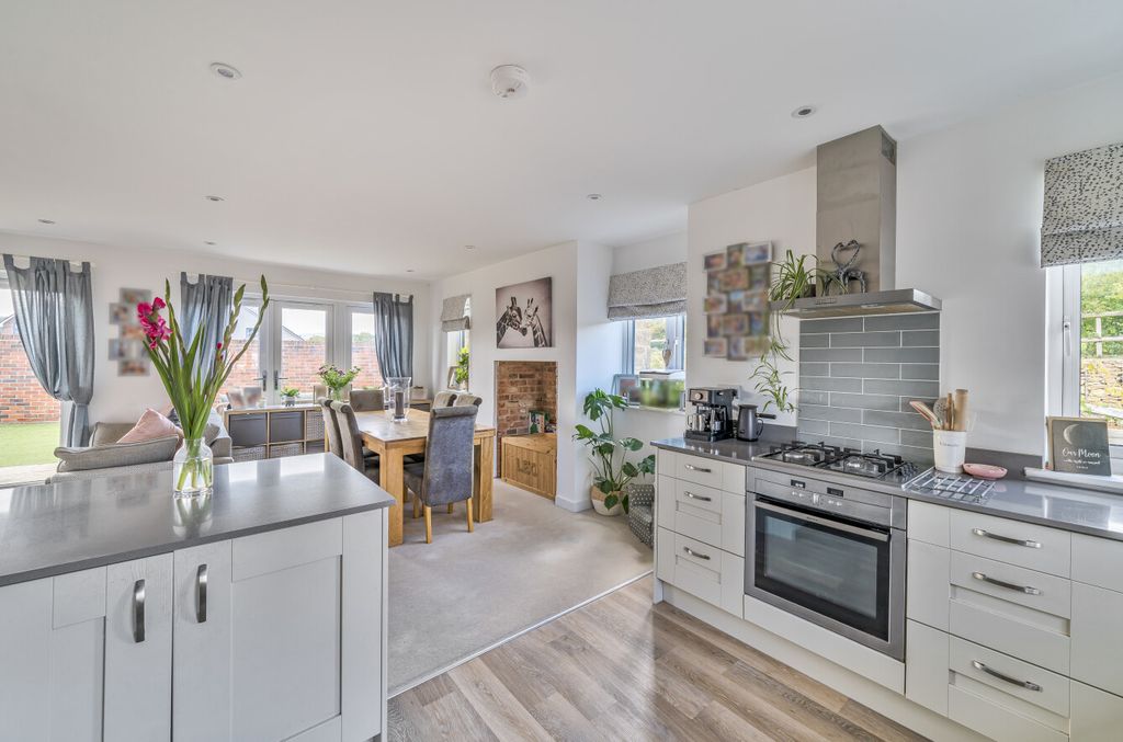 Property photo 3 of 19 1354246-10-68c836...