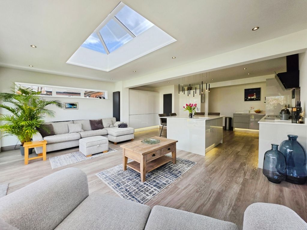 Property photo 2 of 48 Pbox-Img.Jpg