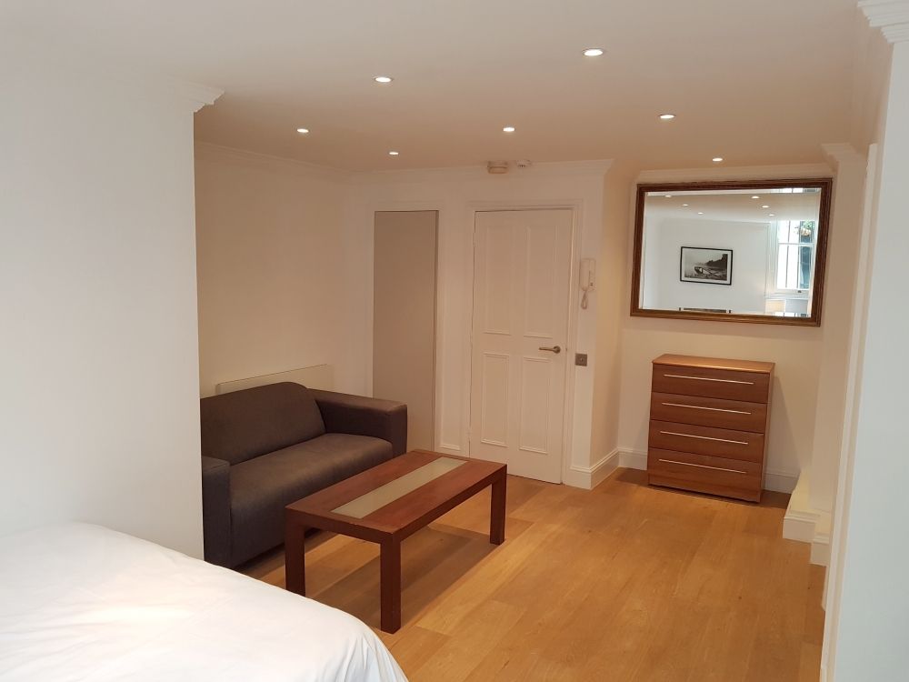 Property photo 2 of 6 Studio