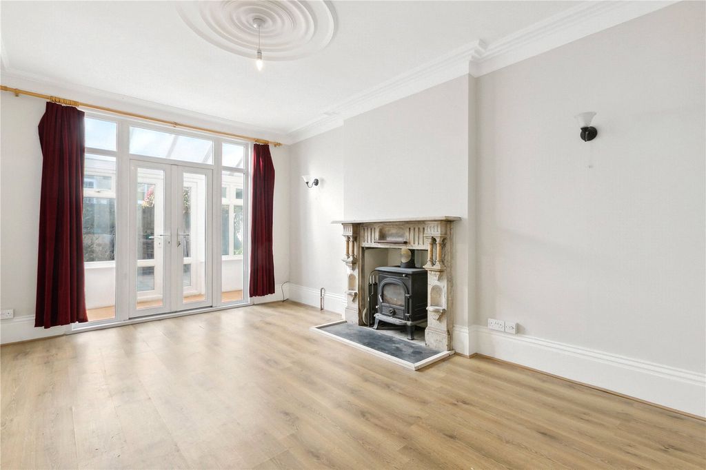 Property photo 3 of 15 Reception-Dining