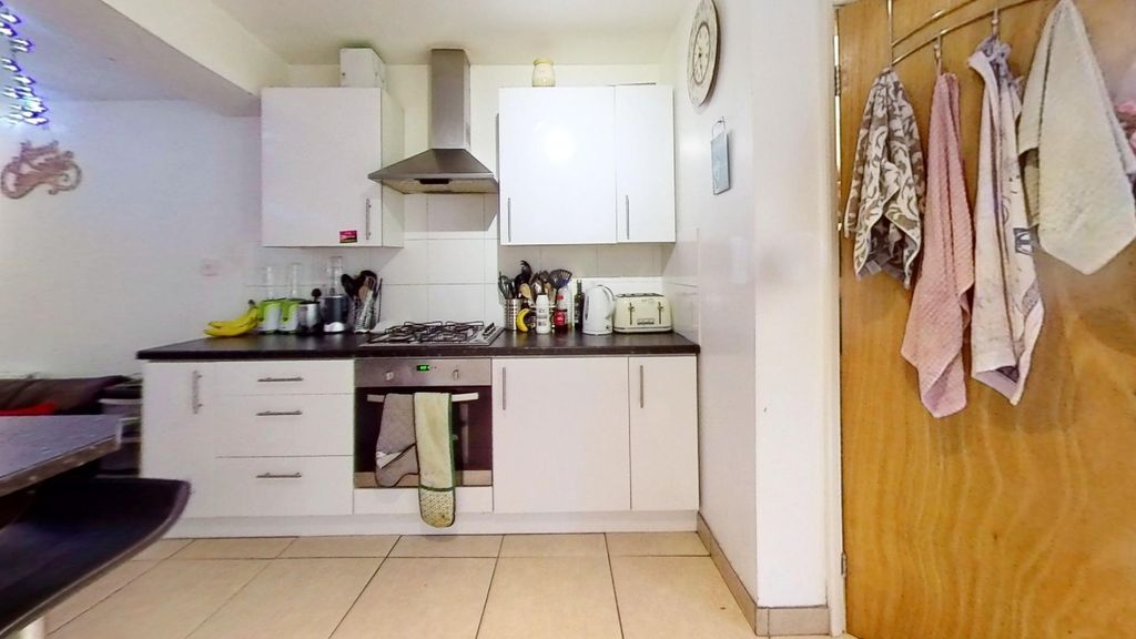 Property photo 1 of 11 Approach