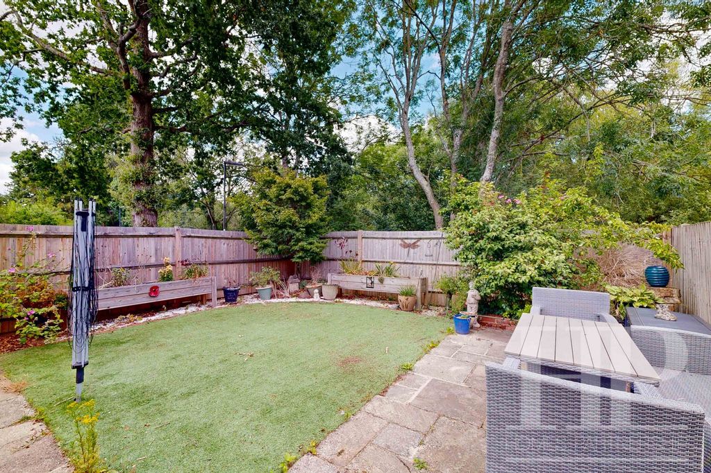 Property photo 2 of 25