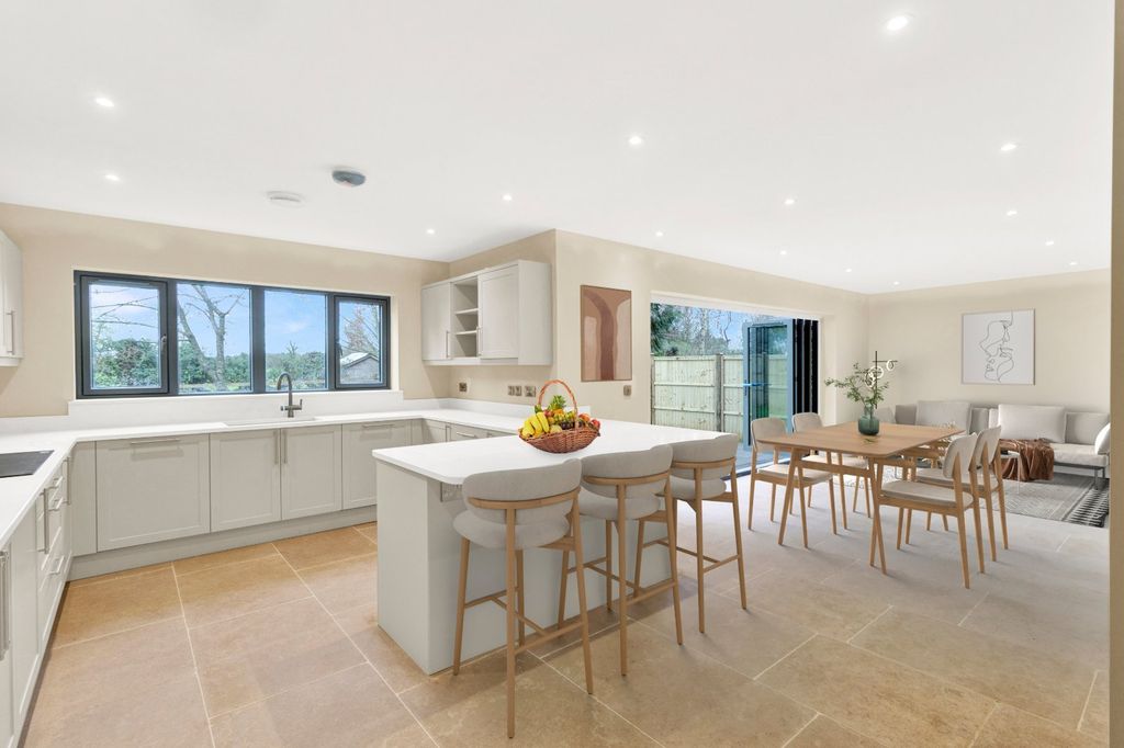 Property photo 2 of 9 Kitchen