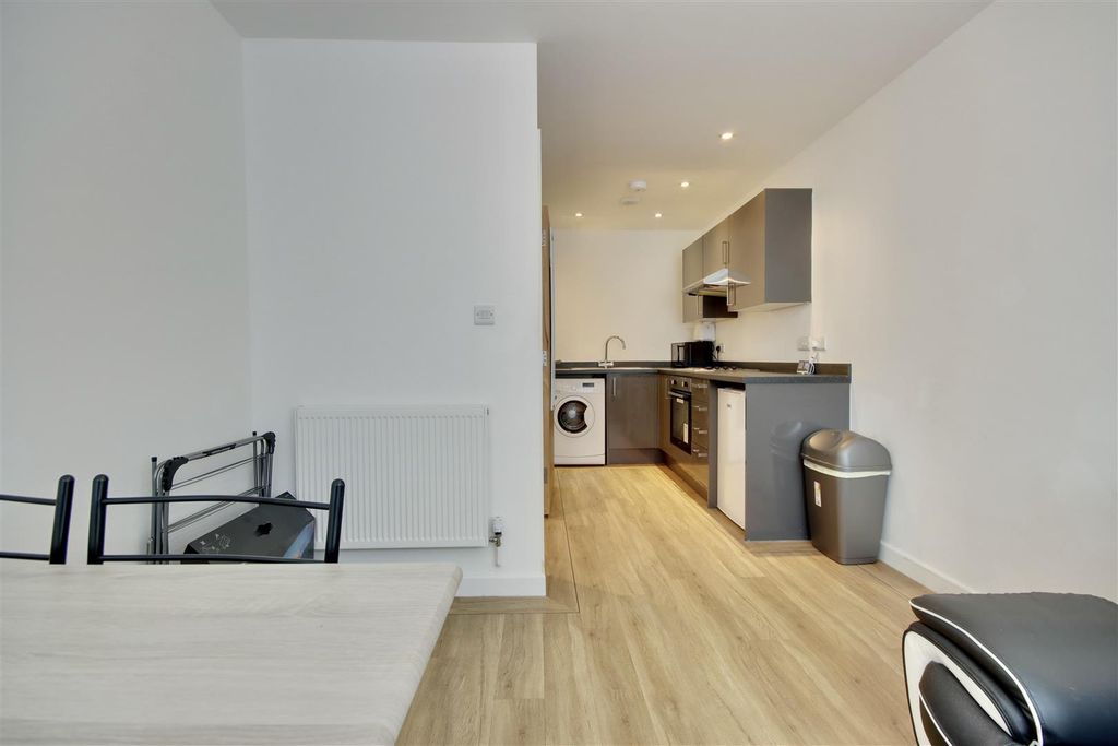 Property photo 3 of 7 29Be03Ec-Ff2D-4D31-B106-7E3261E5Ba8D_1_201_A.Jpeg