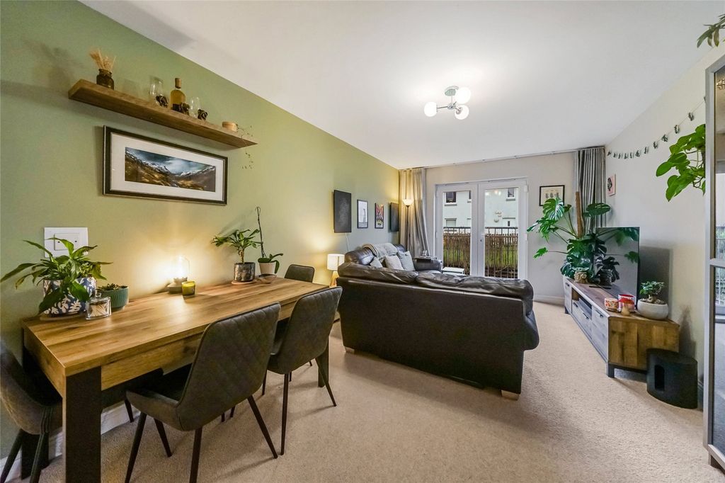 Property photo 2 of 24 Lounge