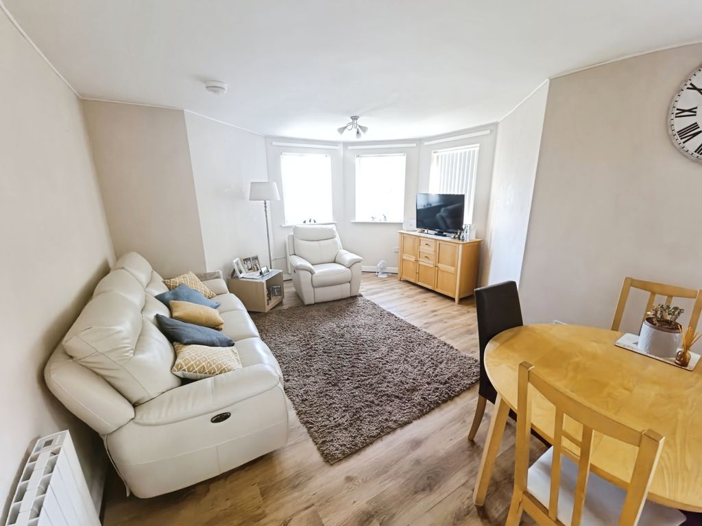 Property photo 3 of 12 1000048513