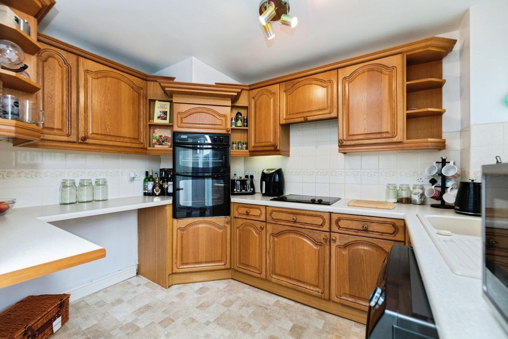 Property photo 3 of 18 Pbox-Img.Jpg