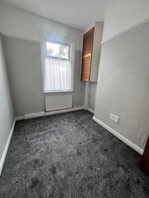 Property photo 1 of 7 Bedroom