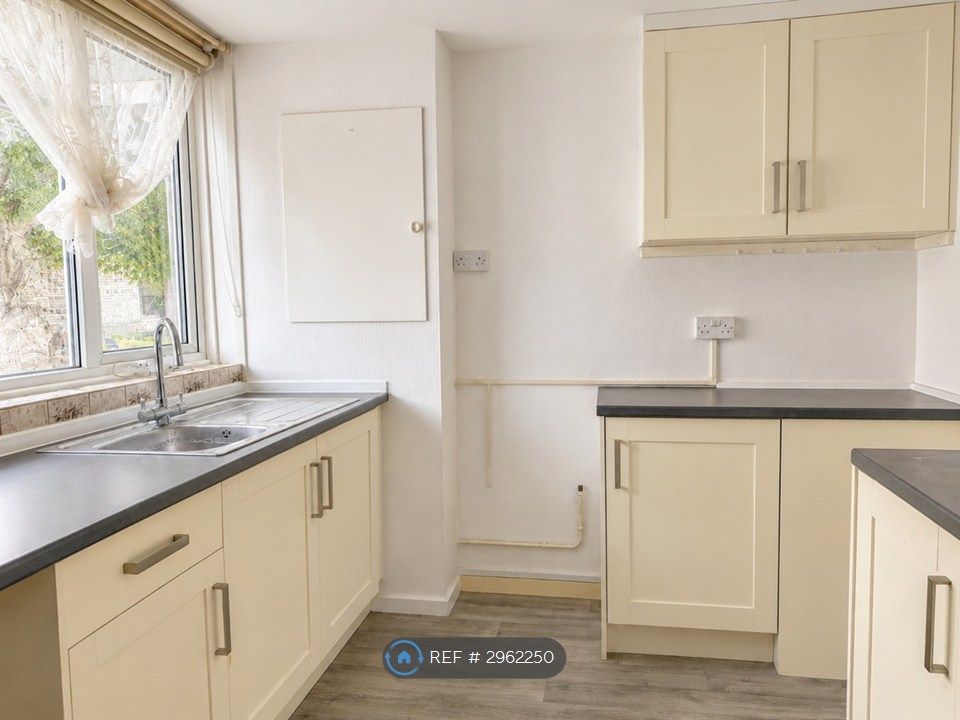 Property photo 2 of 7 Kitchen