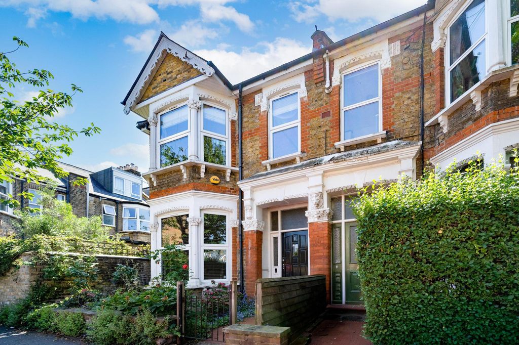 Property photo 1 of 17 3 Bedroom End Terrace For Sale In Need Of Some Modernisation. Popular Location. No Chain