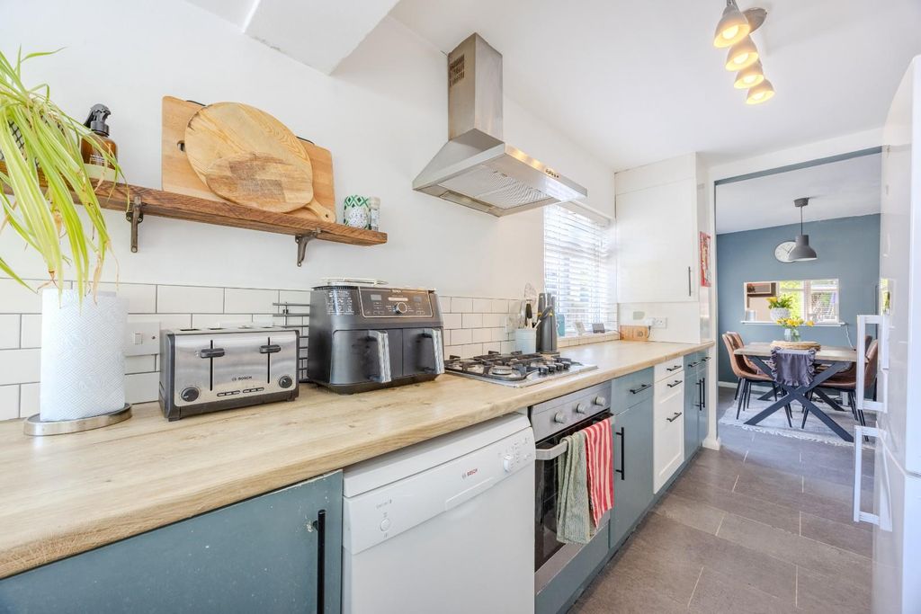 Property photo 3 of 32 Kitchen