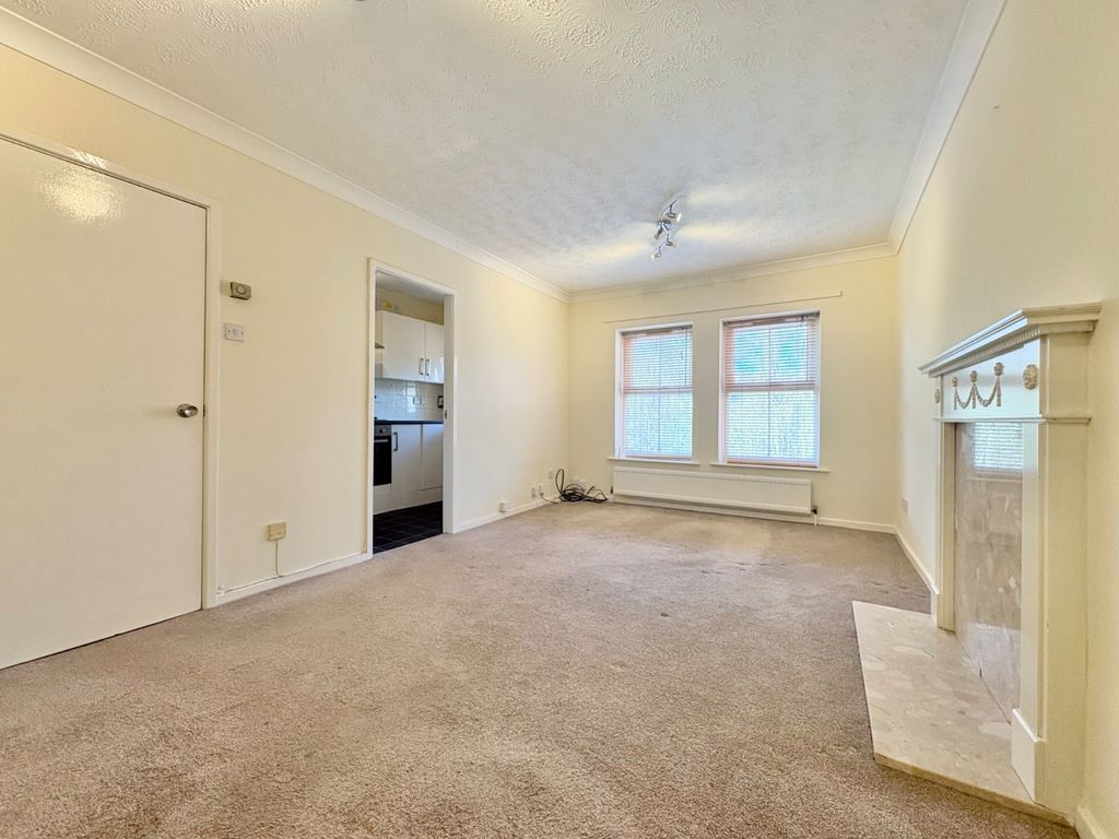 Property photo 2 of 11 Picture No. 12