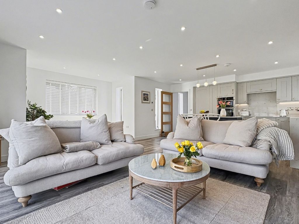 Property photo 2 of 25 4909177