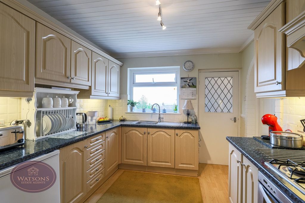 Property photo 3 of 35