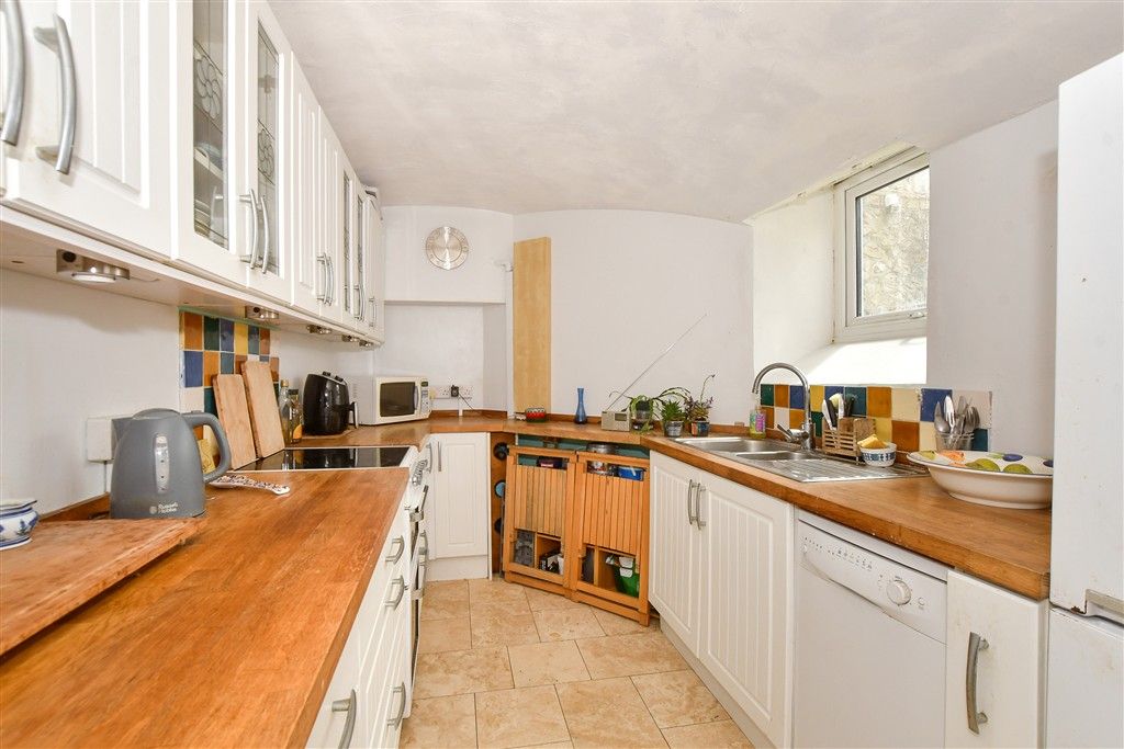 Property photo 3 of 9 Kitchen